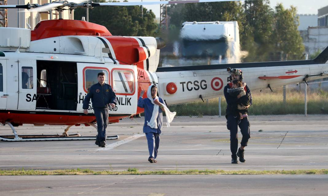 Antalya'daki Teleferik Kazasından Nefes Kesen Görüntüler! Beşik Gibi Sallanan Kabinlerde Metrelerce Yükseklikte Zamanla Yarış 22